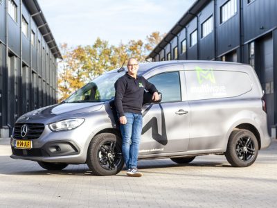 Eigenaar van Multiwave en zijn bus